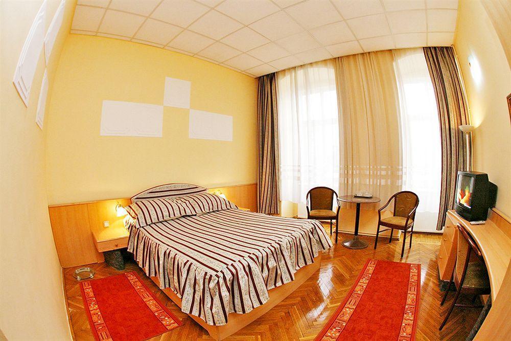 Hotel Melody Central Cluj-Napoca Exterior photo